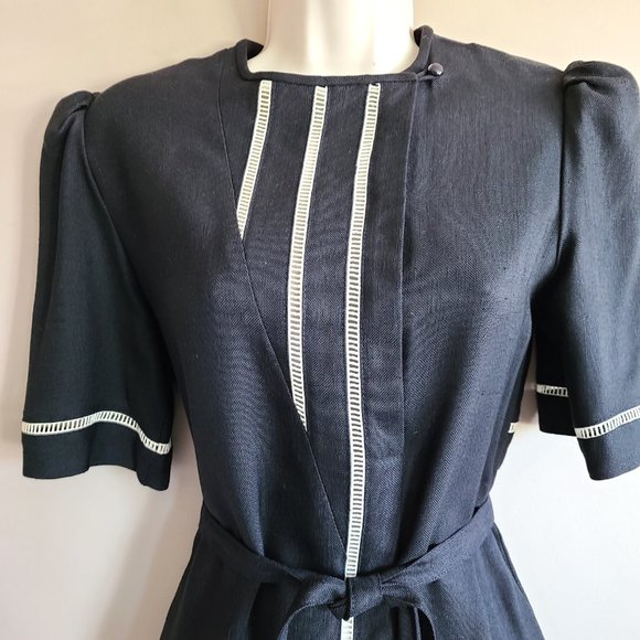 Elegant Black Dress with White Accents - Picture 2 of 13